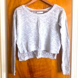 Abercrombie & Fitch grey cropped sweater.